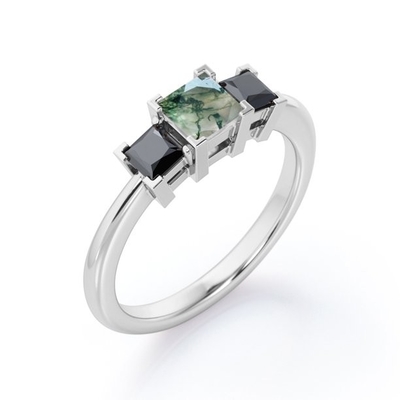 Minimalist Square V-Prong - 0.45 TCW Princess Cut Moss Green Agate with Lab Created Black Diamond - ثلاثة أحجار Engageme