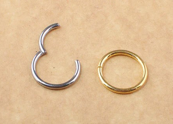 Periceing White Gold Clicker ، 14k Gold Hoop Earrings OEM ODM للذكرى السنوية