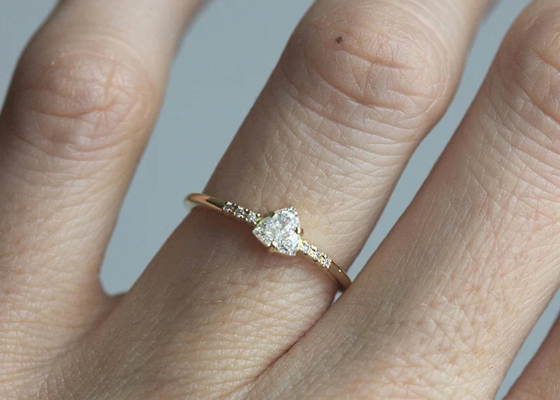 Fashion Real Diamond Jewellery Ring مع 4 × 4mm Triangle Stone ODM