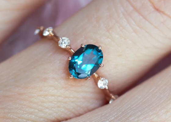 1.56ct لندن الأزرق توباز الدائري ، البيضاوي الشكل خاتم الماس جولة قص OEM